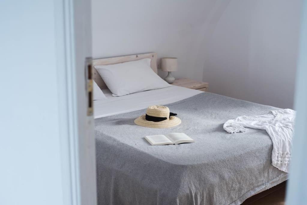 White Wave Villa, 3Min Walk From Beach Kamári エクステリア 写真