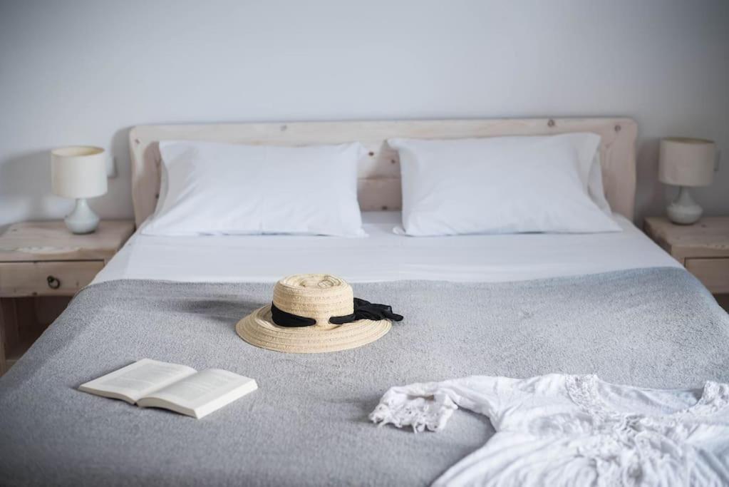 White Wave Villa, 3Min Walk From Beach Kamári エクステリア 写真