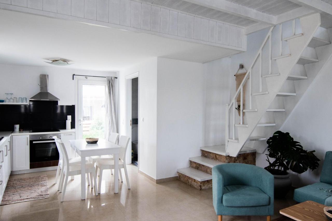 White Wave Villa, 3Min Walk From Beach Kamári エクステリア 写真