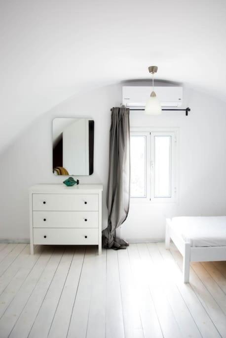 White Wave Villa, 3Min Walk From Beach Kamári エクステリア 写真