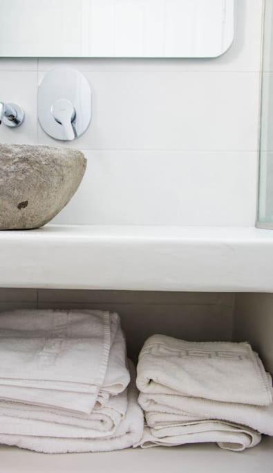 White Wave Villa, 3Min Walk From Beach Kamári エクステリア 写真