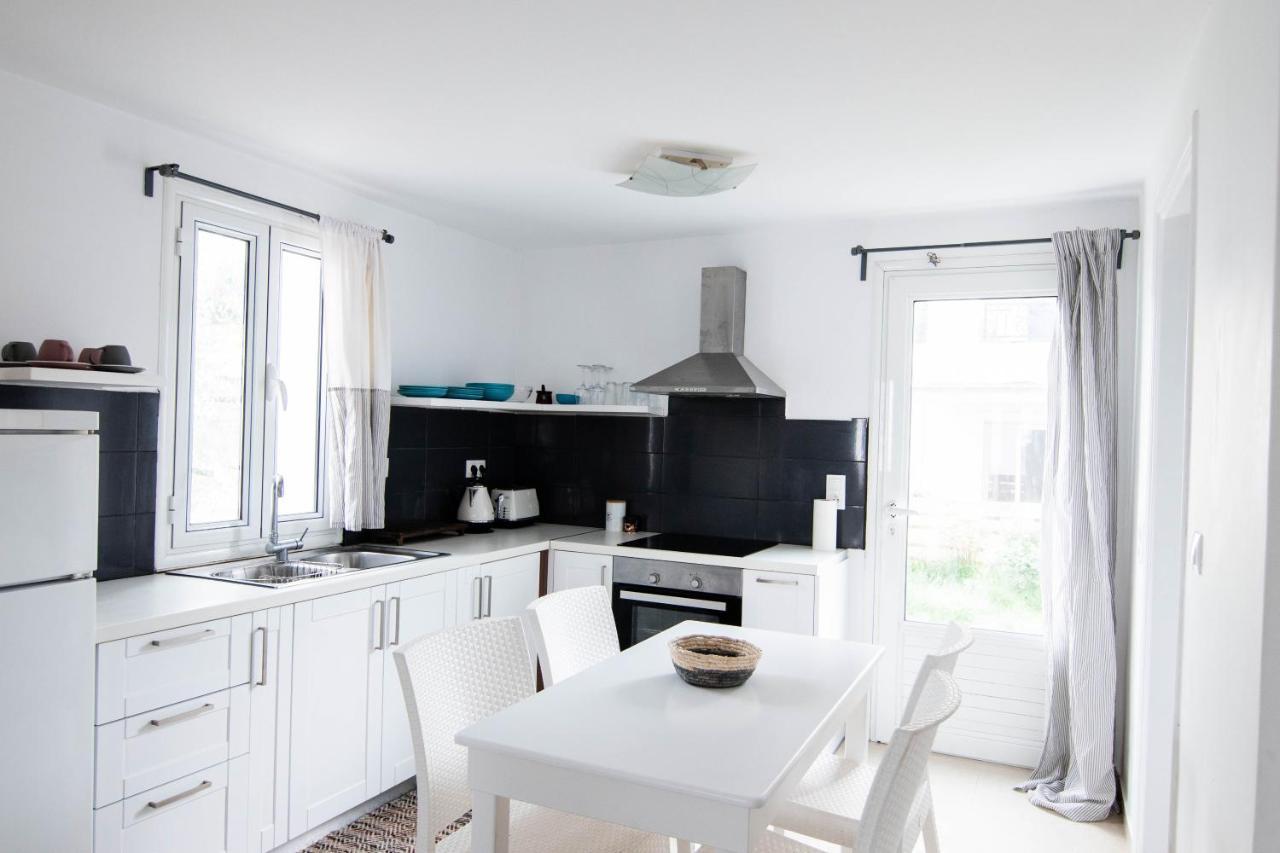 White Wave Villa, 3Min Walk From Beach Kamári エクステリア 写真