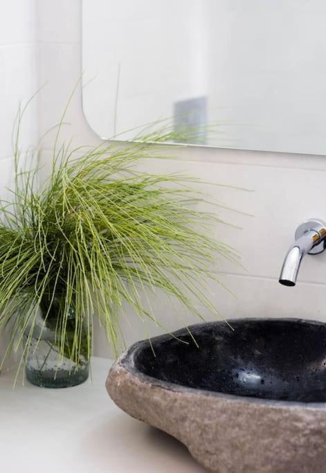 White Wave Villa, 3Min Walk From Beach Kamári エクステリア 写真